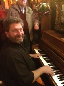 Charly Nägler am Klavier