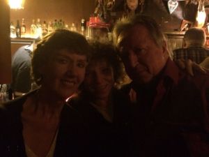 Rosie Müller (l.) und   Friedrich Möricken fanden bei Wirtin Annie im "Eimer" die große Liebe