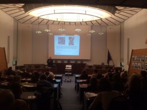 Gut besucht: Klaus Bondam beantwortete im Stadtverordnetensitzungssaal Fragen aus dem Publikum