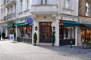 Schick aber nicht genug frequentiert: Auch die Daniels und Korff-Filiale in der Goldgasse schließt im Juni. Foto: Daniels und Korff