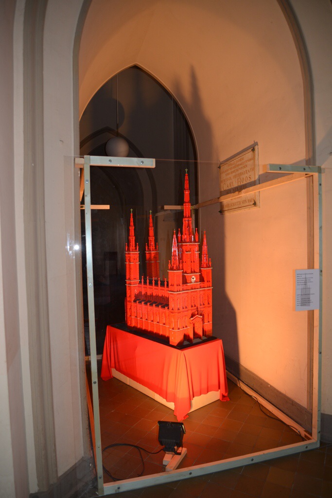 Das Modell der Marktkirche ist diesen Sommer in der echten Marktkiche Wiesbaden zu sehen Foto: Andrea Wagenknecht/Ev. Dekanat Wiesbaden