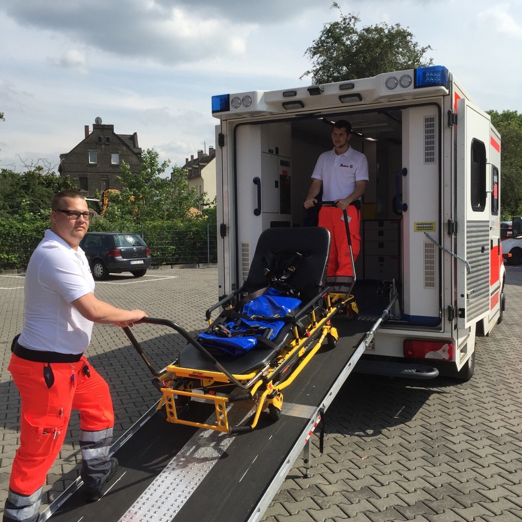 Der Schwerlast-Rettungswagen in Aktion. Foto: JUH/Michael Lunkenbein