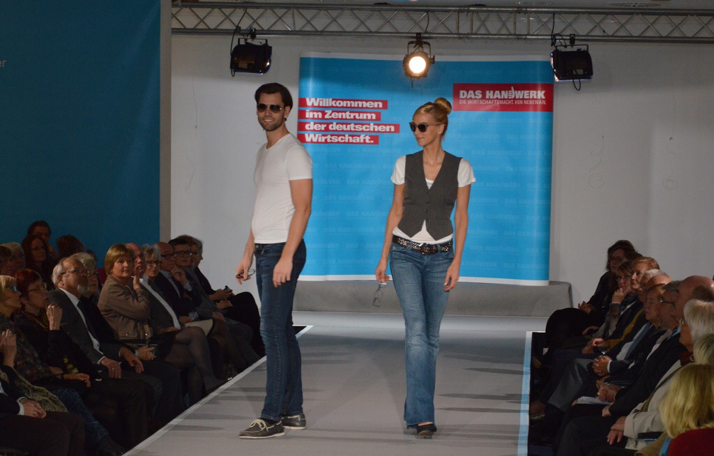 Catwalk in der Handwerkskammer: Hier zeigen die Models Stücke von Groh Optik Foto: Svetlana Schuster