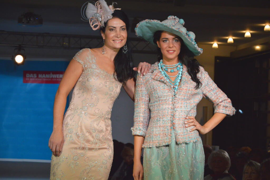 Models in "Lara Loca Couture" der Wiesbadener Maßschneiderin Lara Renner Foto: Svetlana Schuster