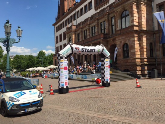 Start und Ziel ist morgen auf dem Schlossplatz vor dem Rathaus
