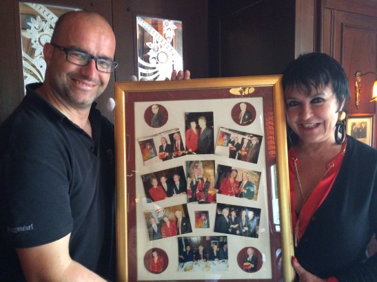 Beim Flakon-Abbau entdeckt: Erinnerungsfotos von Uschi Ackermann und Gerd Käfer im Salon des Flacons