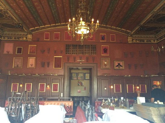 Abgeräumt: Der Salon des Flacons muss künftig ohne die Edel-Parfum-Flaschen auskommen