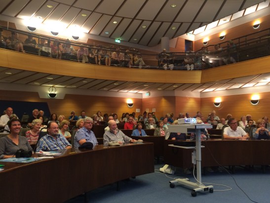 Volles Haus bei der vhs-Semestereröffnung im Stadtverordnetensitzungssaal des Rathauses