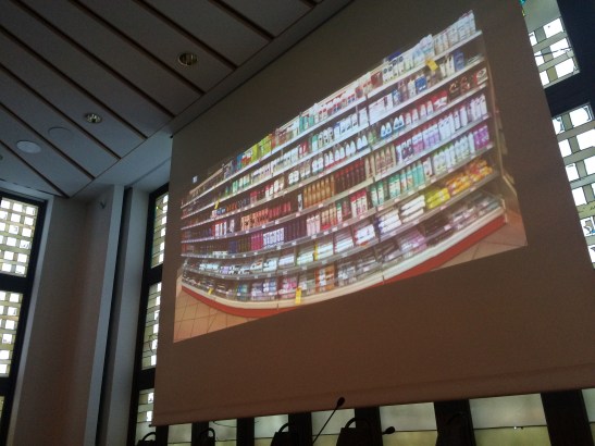 261 unterschiedliche Deos zählte der Professor in einem Drogeriemarkt