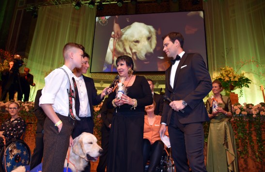 Uschi Ackermann (69) erhielt für ihre Unterstützung den Vita-Award Foto: Svetlana Schuster